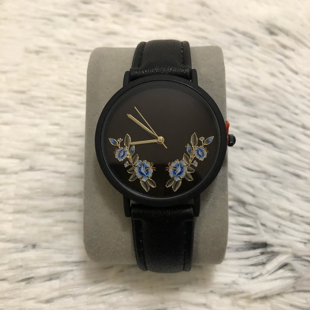 Floral Design Watch Black.